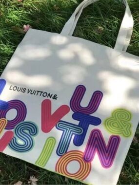 L V gift tote